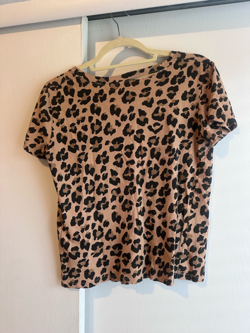 n:PHILANTHROPY Leopard Print Short Sleeve Tee - Brown/Black distressed - Picture 4 of 4